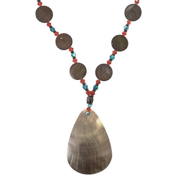 Jewelry - Sea Shell Pendant Beaded Necklace
